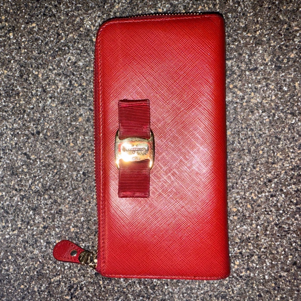 Salvatore Ferragamo Vara Bow Red Saffiano Leather Zip-Around Wallet